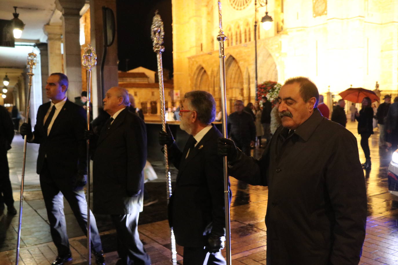 Fotos: Traslado procesional del Santo Cristo del Desenclavo