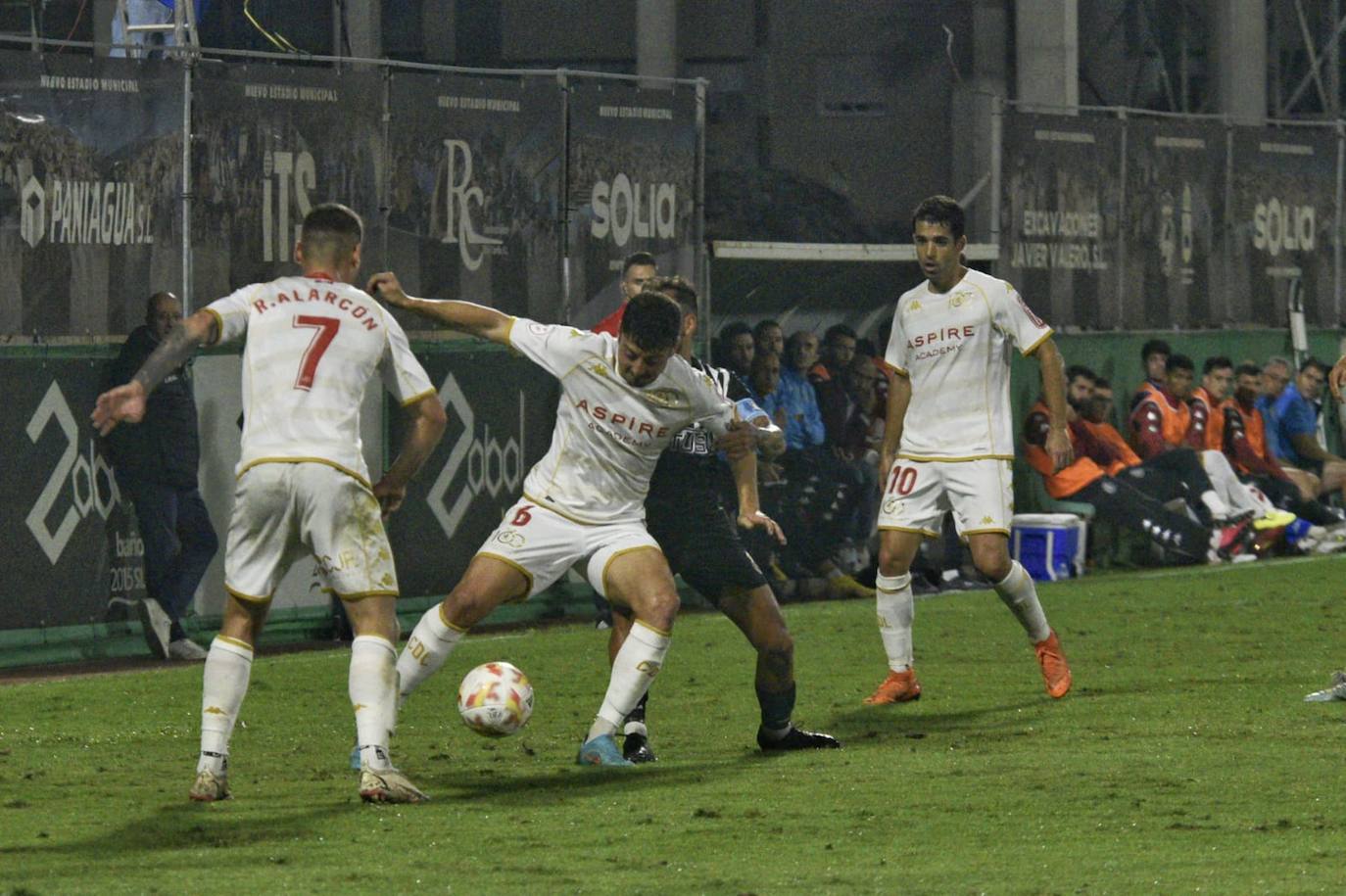 Partido correspondiente a la jornada 10 de la Primera RFEF.