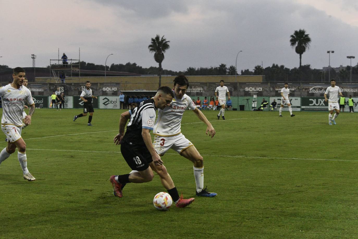 Partido correspondiente a la jornada 10 de la Primera RFEF.