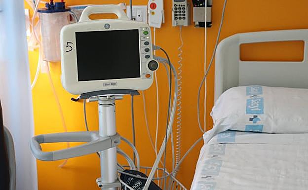 Monitor de control de la cama 5 en la unidad de ictus del Hospital de León, en el momento de la entrevista. 