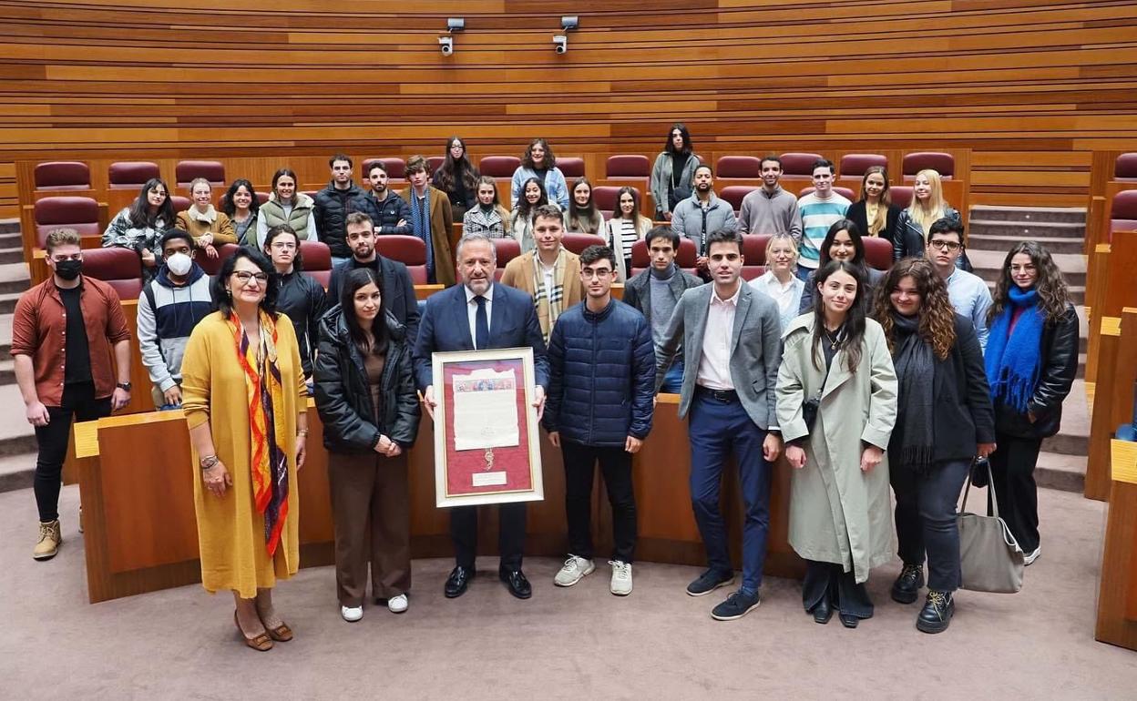 Visita al hemiciclo de las Cortes de Castilla y León.