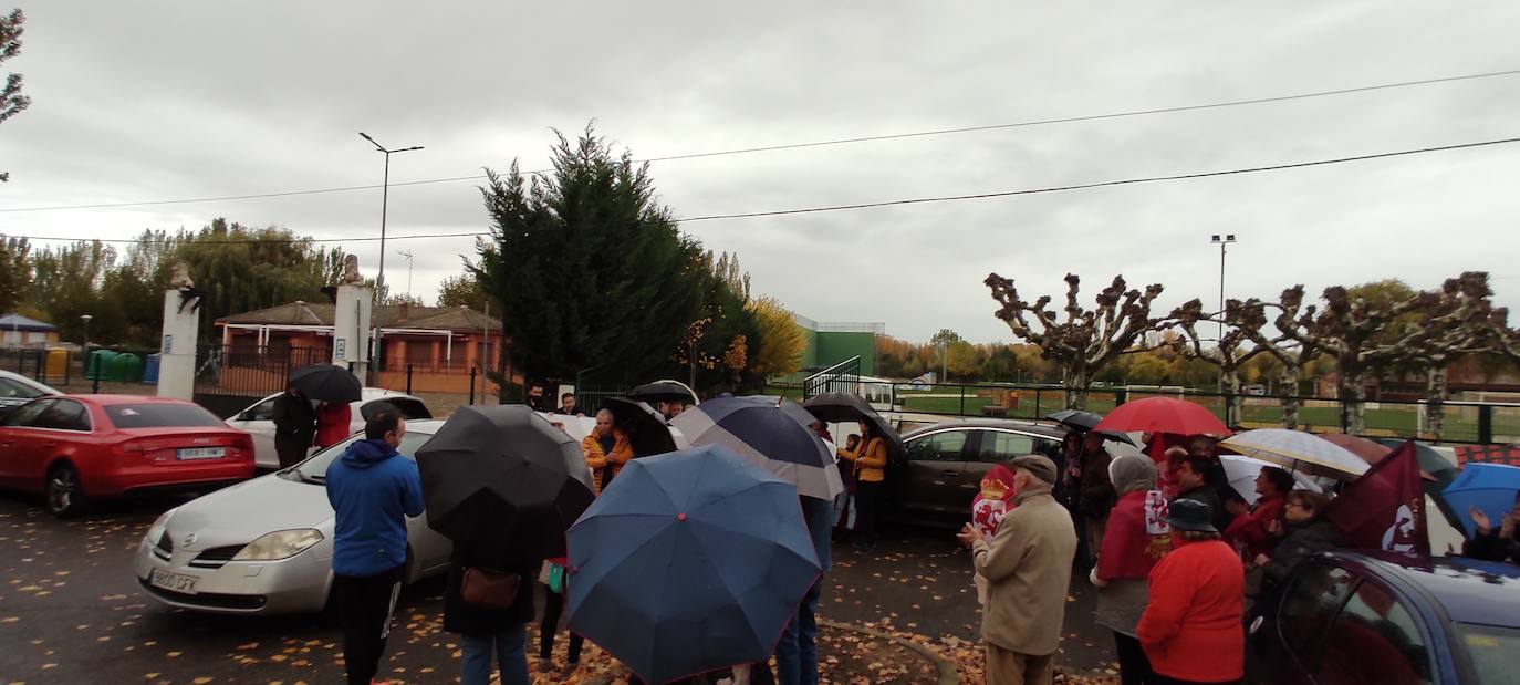 Fotos: Concentración en Sahagún ante la «dejadez» de la Junta en la comarca