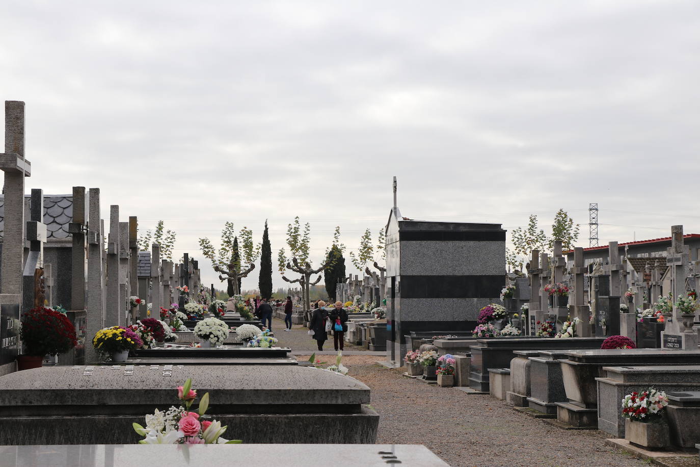 Miles de leoneses se desplazan hoy al cementerio de San Froilán para recordar a sus seres queridos ya difuntos