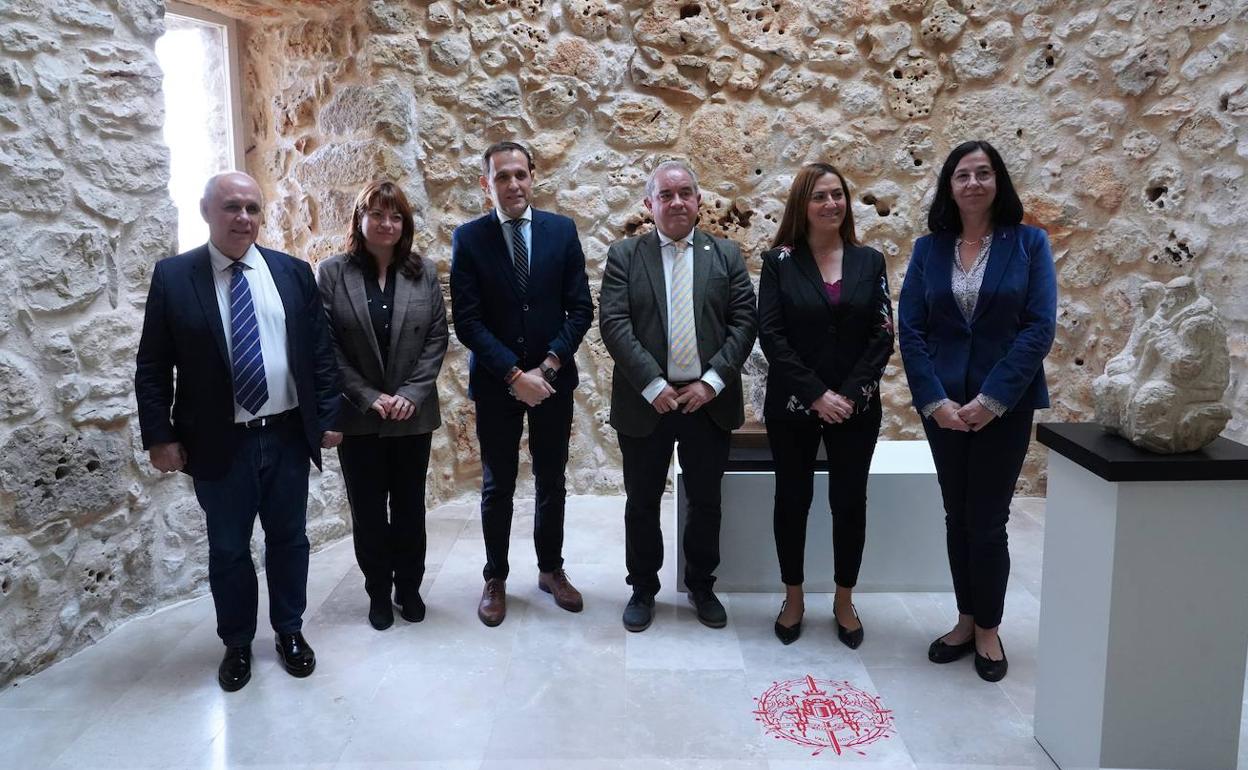 La FEMP celebra la jornada 'La Lectura en el Mundo Rural' en Urueña (Valladolid), con la participación del secretario general de la FEMP, Carlos Daniel Casares; la directora general del Libro y Fomento de la Lectura del Ministerio de Cultura, María José Gálvez; el alcalde de Urueña, Francisco Rodríguez; el presidente de la Diputación de Valladolid, Conrado Íscar y y la delegada del Gobierno en Castilla y León, Virginia Barcones.