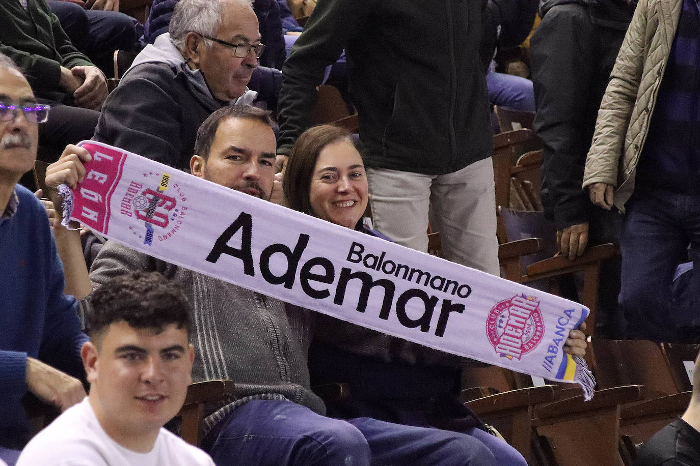 El Abanca Ademar ha superado a Bada Huesca y sigue optando a los primeros puestos de la Liga Plenitude Asobal