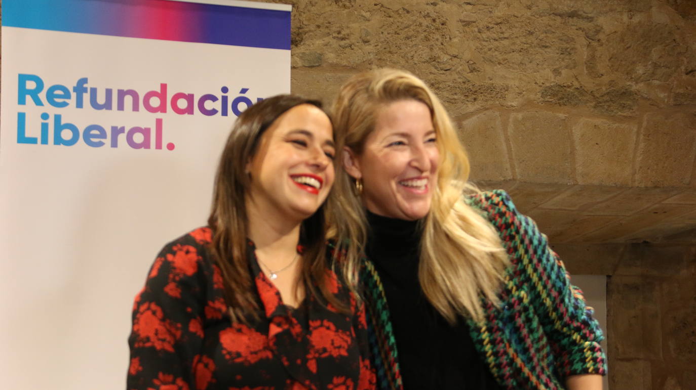 La coordinadora de Ciudadanos Comunidad Valenciana y miembro del Equipo Político para la Refundación, María Muñoz, y la coordinadora de Ciudadanos en Castilla y León, Gemma Villarroel, participan la visita a León de la gira 'Destino Refundación'