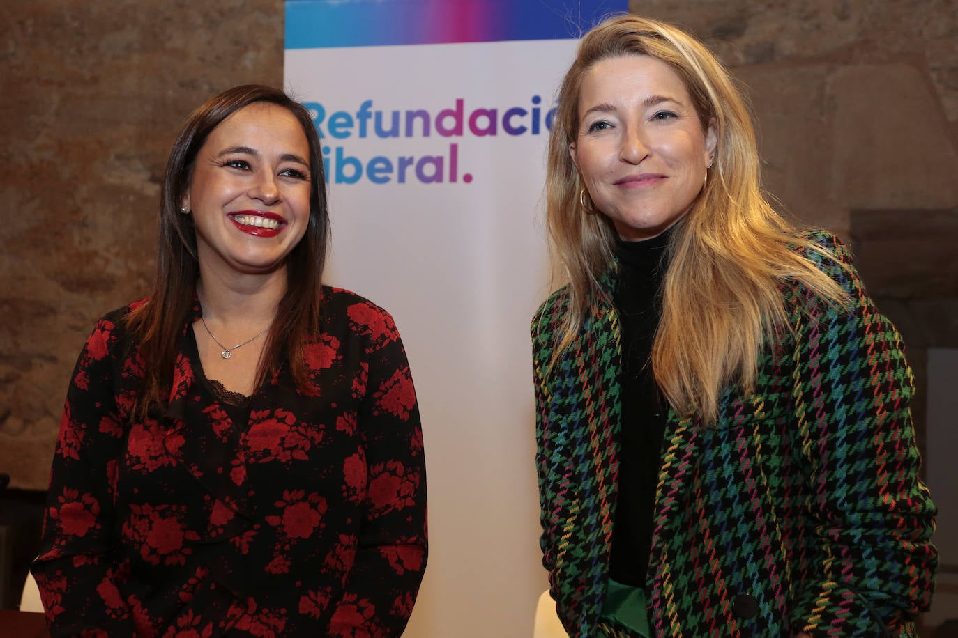 La coordinadora de Ciudadanos Comunidad Valenciana y miembro del Equipo Político para la Refundación, María Muñoz, y la coordinadora de Ciudadanos en Castilla y León, Gemma Villarroel, participan la visita a León de la gira 'Destino Refundación'