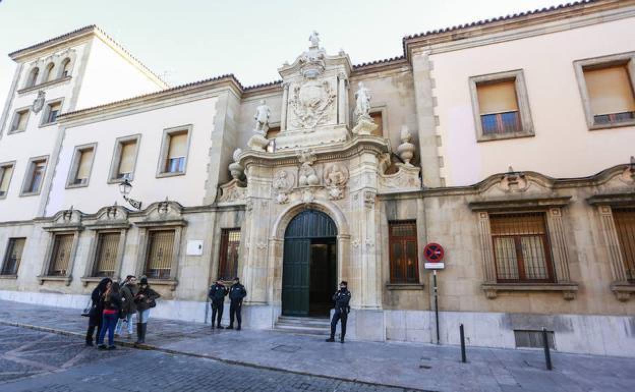 Fachada principal de la Audiencia Provincial de León donde se desarrollará el juicio. 