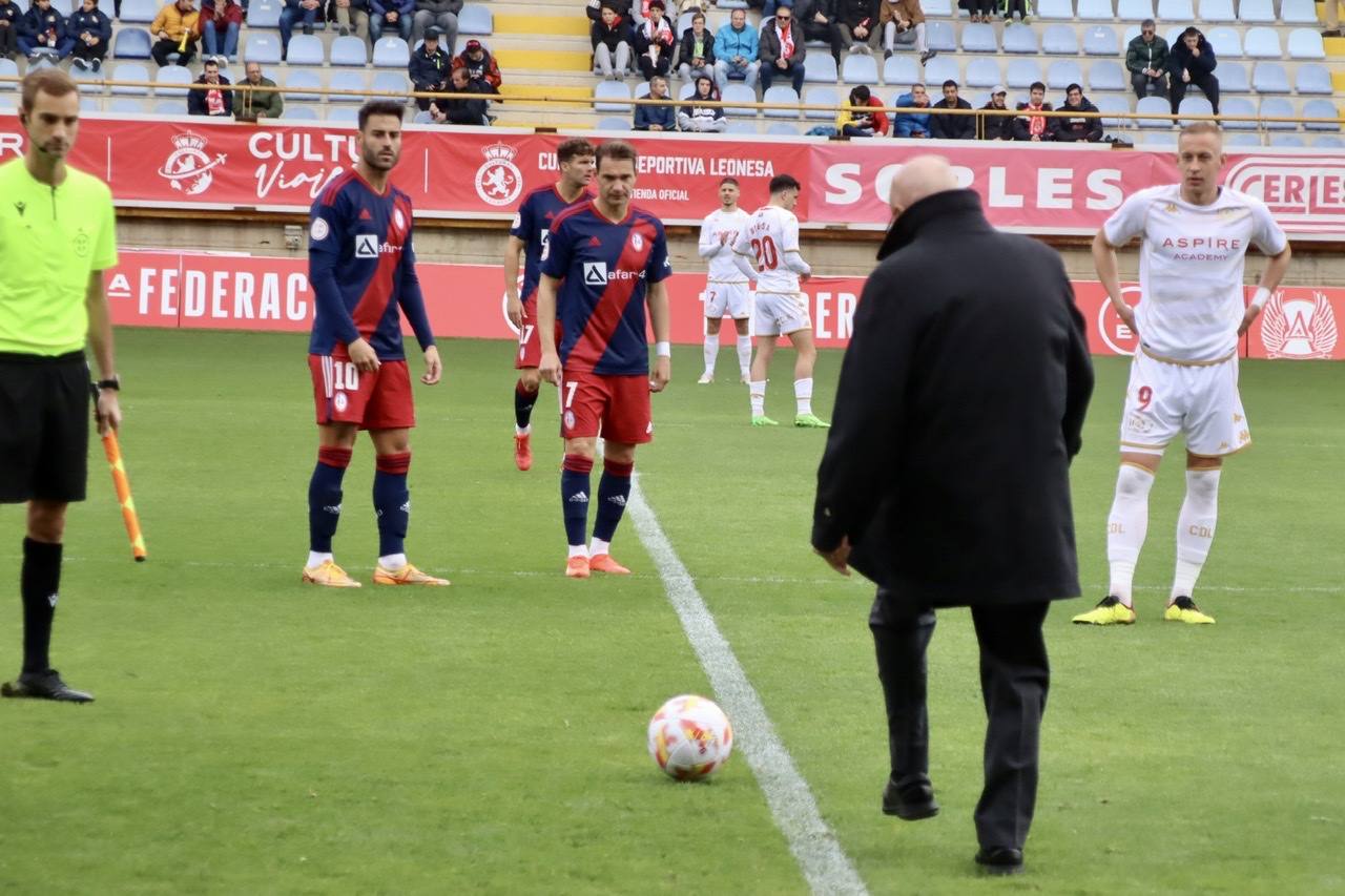 El conjunto leonés recibe al Rayo Majadahonda en la jornada 11 del grupo 1 de la Primera RFEF.