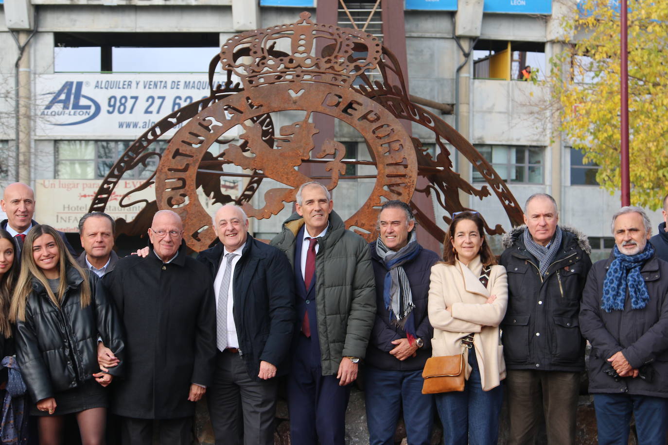 Acto de inauguración de la escultura en honor a la Cultural en la rotonda. 