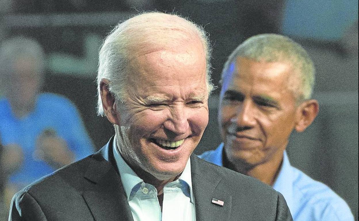 Biden fue arropado por Obaba en su visita a Filadelfia. 