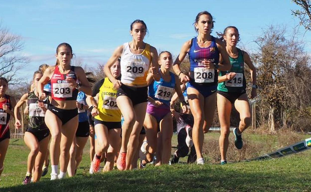 Marta García (a la izquierda) en el Cross de Soria