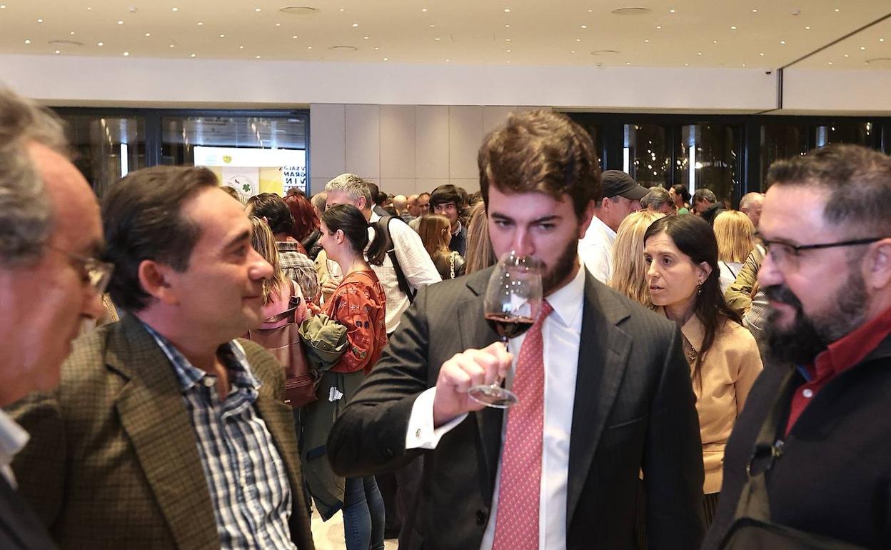 El vicepresidente de la Junta, Juan García-Gallardo, en el V Salón de los Grandes Vinos de Castilla y León.