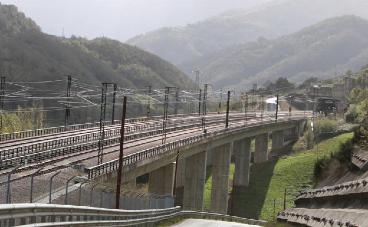 Imagen del remate final de las sobra de la Variante en la vertiente asturiana. 