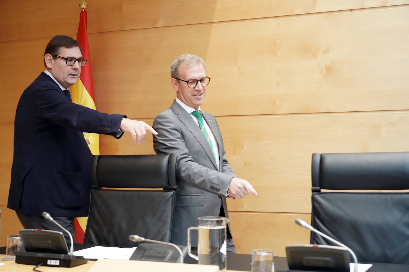 El consejero de Industria, Comercio y Empleo, Mariano Veganzones, comparece ante la Comisión de Economía y Hacienda de las Cortes de Castilla y León para explicar el Proyecto de Ley de Presupuestos de la Comunidad para 2023 en lo referente a su departamento