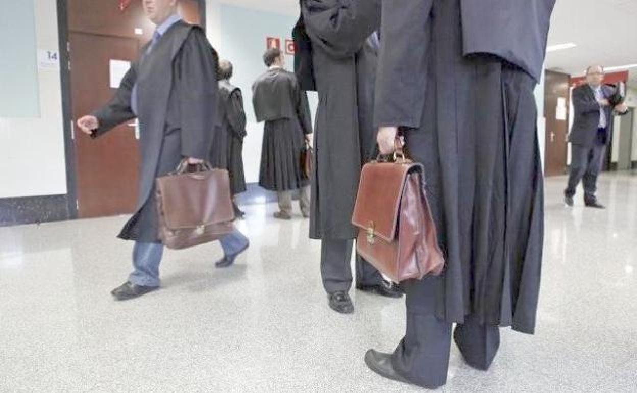 Los abogados de León reclaman el cesa de las medidas covid que «con una merma de derechos»