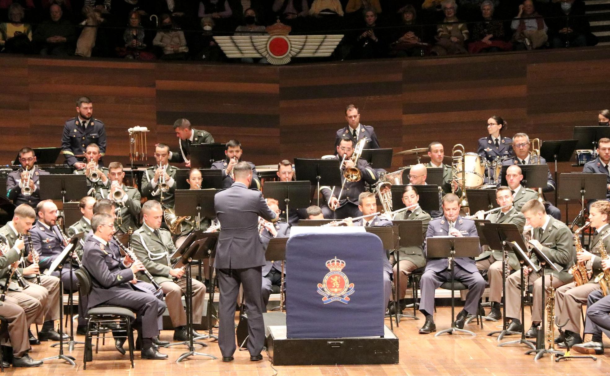 Un instante del concierto de la Unidad de Música de la Academia Básica del Aire celebrado este martes en el Auditorio de León.