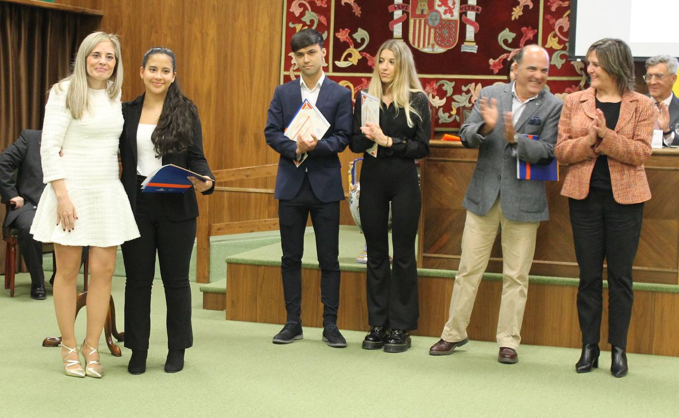 Entrega de premios del concurso de relatos sobre economía inclusiva convocado por la Ule.