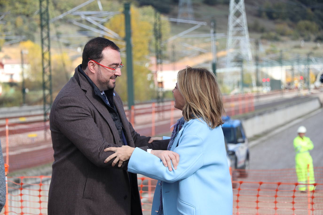 El primer tren con pasajeros ha cruzado este miércoles el corazón de la Variante de Pajares: «Es un día histórico». Ha sido un nutrido grupo de periodistas quienes han recorrido esta infraestructura logística de primer nivel, una de las más importantes a nivel europeo. 