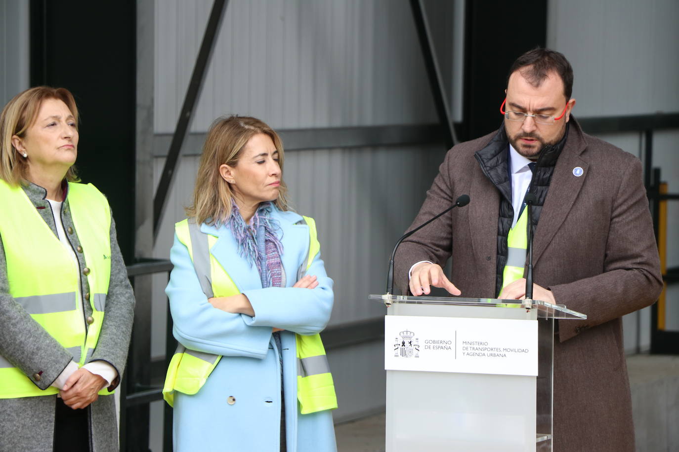 El primer tren con pasajeros ha cruzado este miércoles el corazón de la Variante de Pajares: «Es un día histórico». Ha sido un nutrido grupo de periodistas quienes han recorrido esta infraestructura logística de primer nivel, una de las más importantes a nivel europeo. 