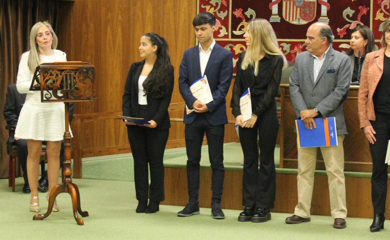 Entrega de los premios del concurso de relatos sobre economía inclusiva de la Ule.