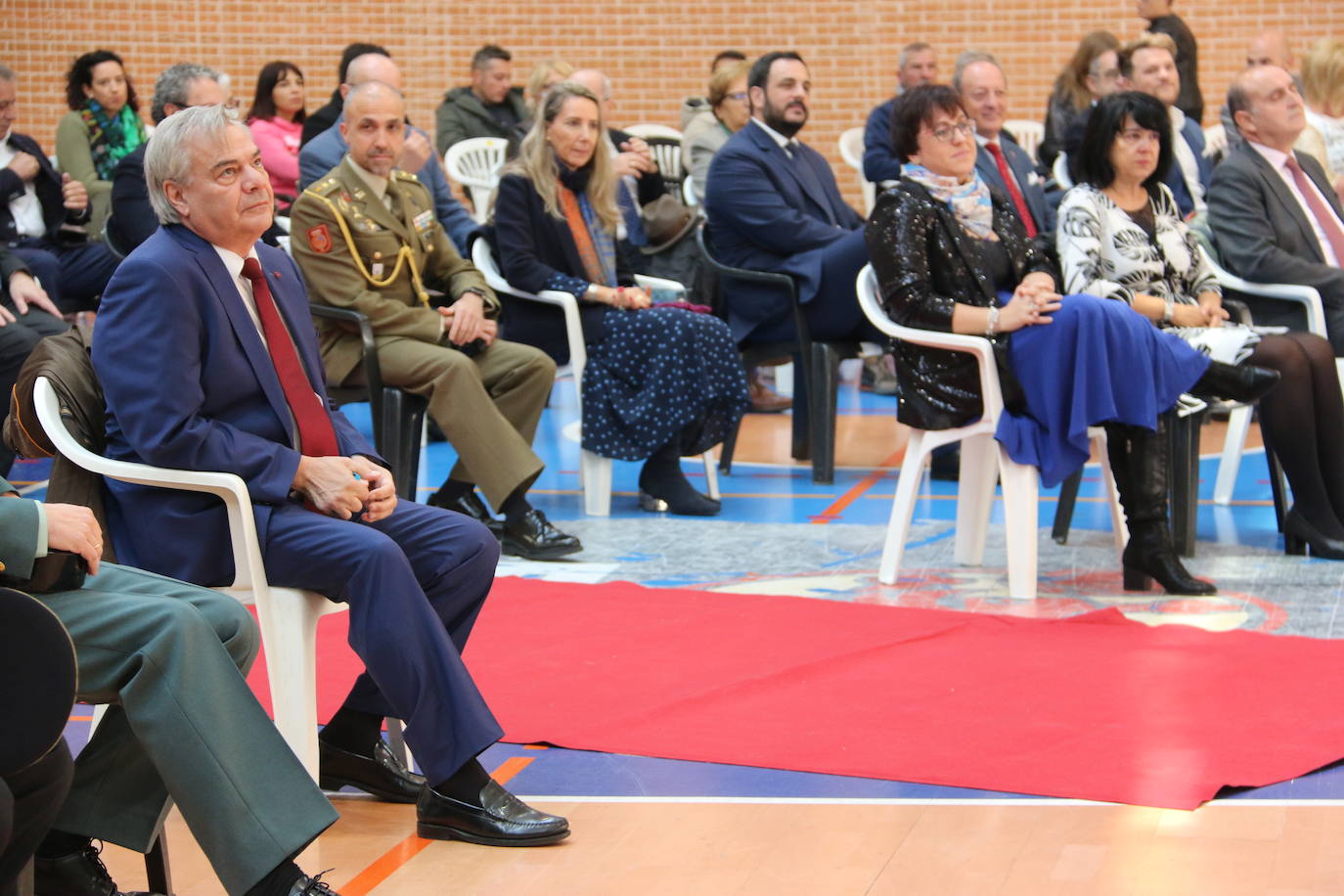 Entrega de reconocimientos a los agentes que participaron de forma activa en la lucha contra la pandemia en León.