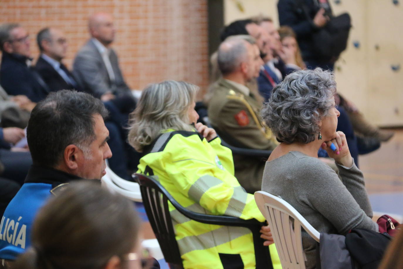 Entrega de reconocimientos a los agentes que participaron de forma activa en la lucha contra la pandemia en León.