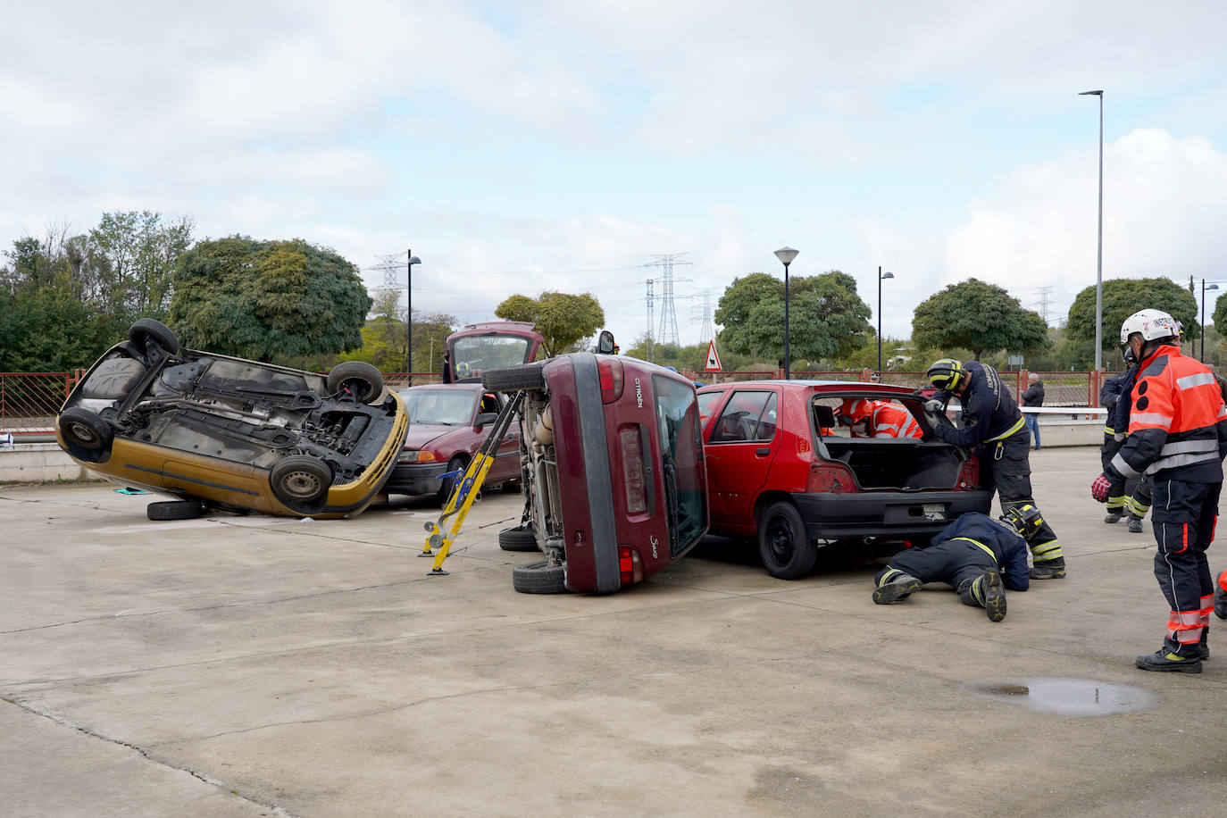 Simulacro en un curso sobre intervención en accidentes de tráfico, en Tordesillas (Valladolid).