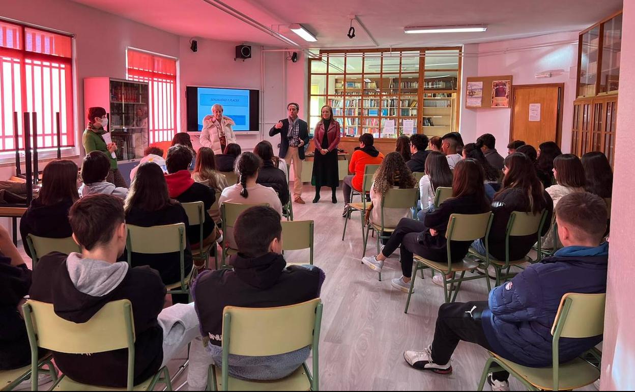 La localidad albergará una charla, concurso de relatos, cine, teatro, suelta de faroles, pins o photocall.