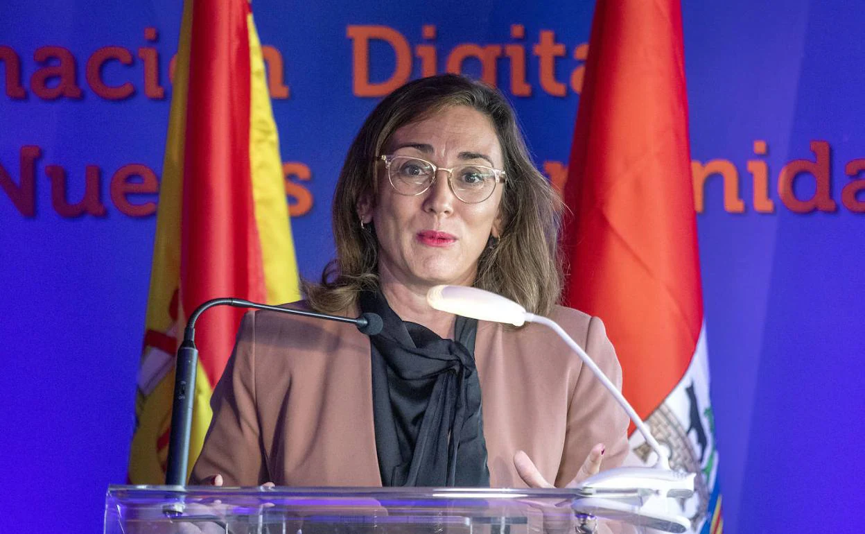 La consejera de Movilidad y Transformación Digital, María González Corral, asiste a la inauguración del XXX Congreso de la Asociación Española de Usuarios de Telecomunicaciones y de la Sociedad de la Información (Autelsi).