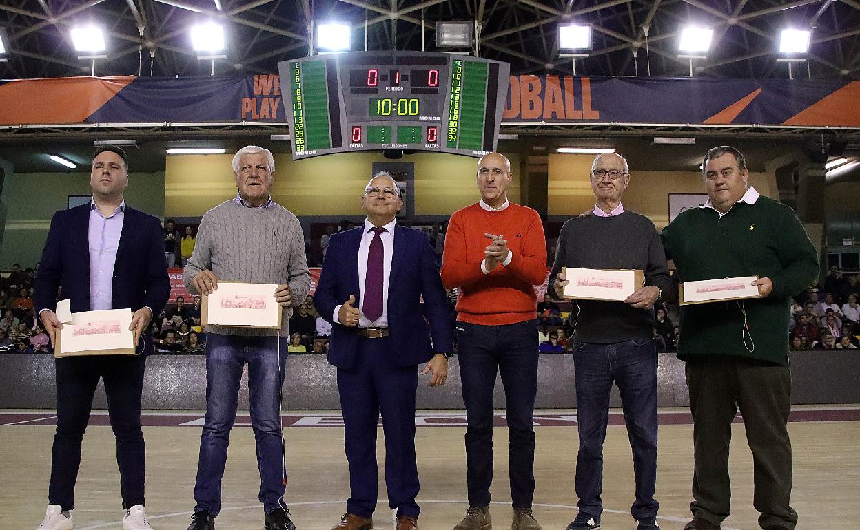 El baloncesto leonés honra a sus históricos.