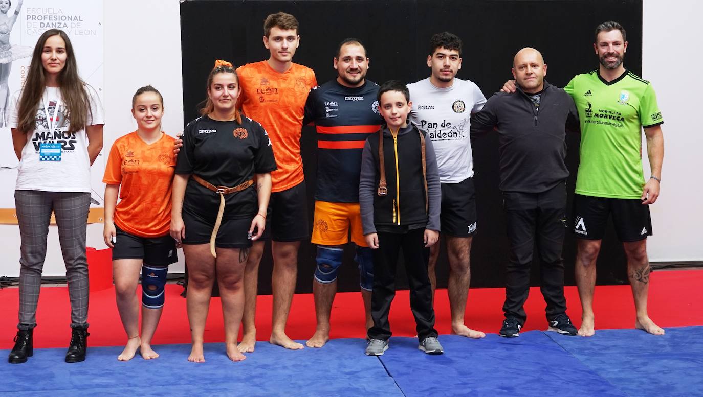 La lucha leonesa exhibe su tradición en Valladolid.