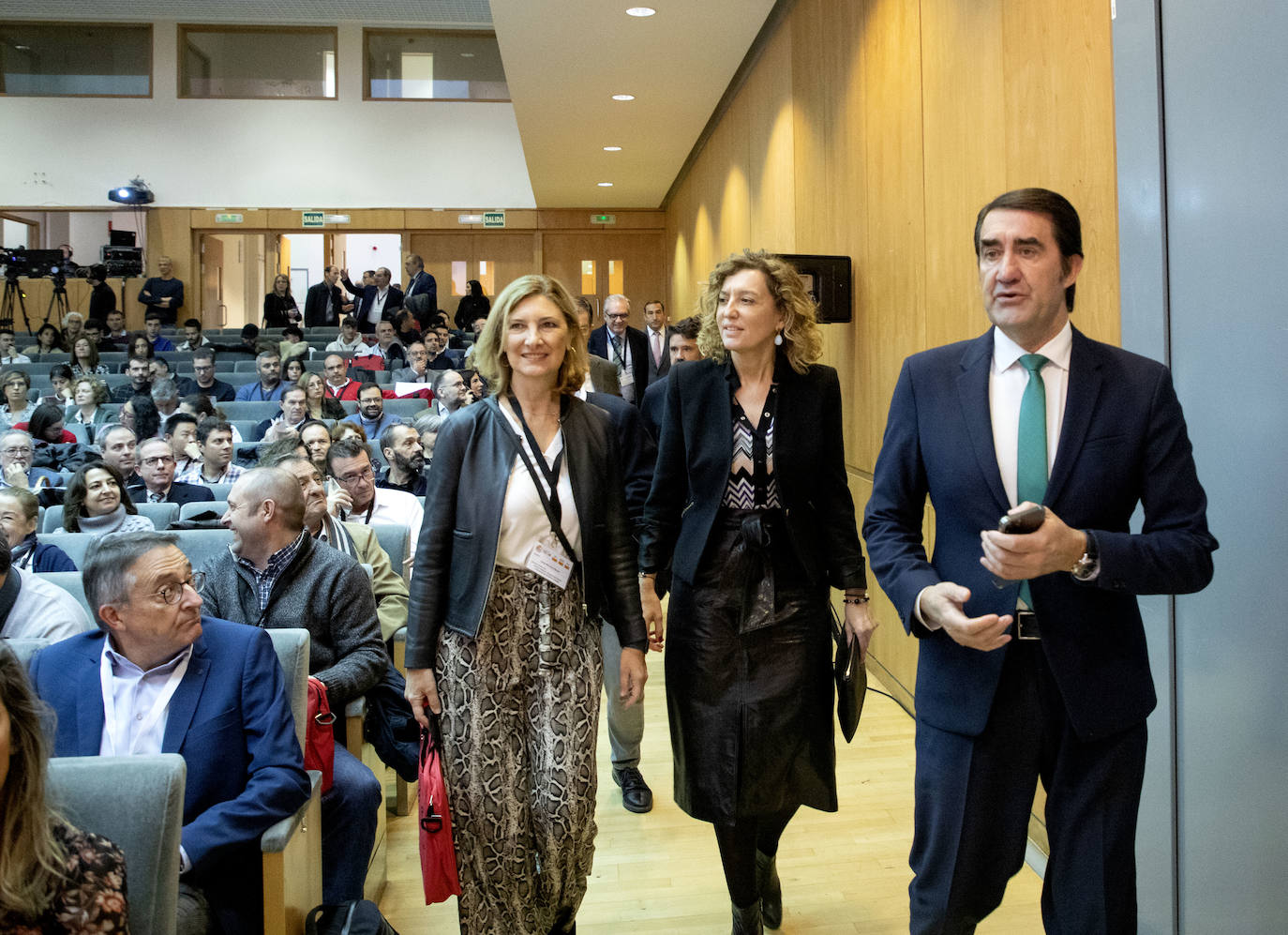 El consejero de Medio Ambiente, Vivienda y Ordenación del Territorio, Juan Carlos Suárez-Quiñones, inaugura el Congreso ITE+3R, organizado por el Instituto de la Construcción de Castilla y León.