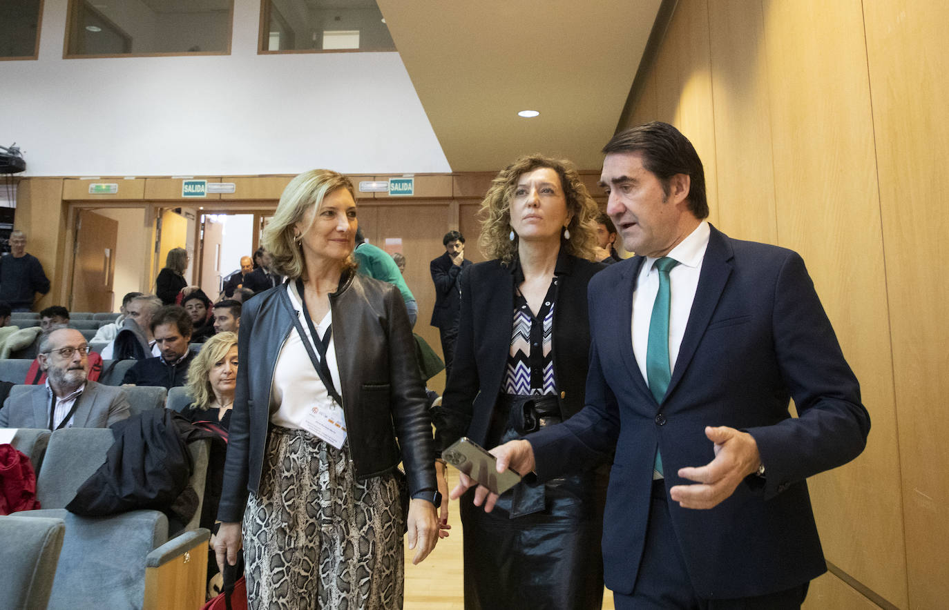 El consejero de Medio Ambiente, Vivienda y Ordenación del Territorio, Juan Carlos Suárez-Quiñones, inaugura el Congreso ITE+3R, organizado por el Instituto de la Construcción de Castilla y León.
