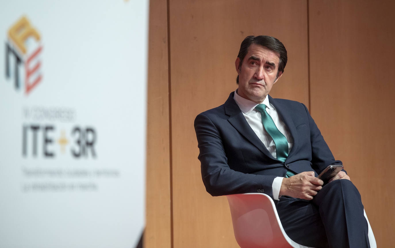 El consejero de Medio Ambiente, Vivienda y Ordenación del Territorio, Juan Carlos Suárez-Quiñones, inaugura el Congreso ITE+3R, organizado por el Instituto de la Construcción de Castilla y León.