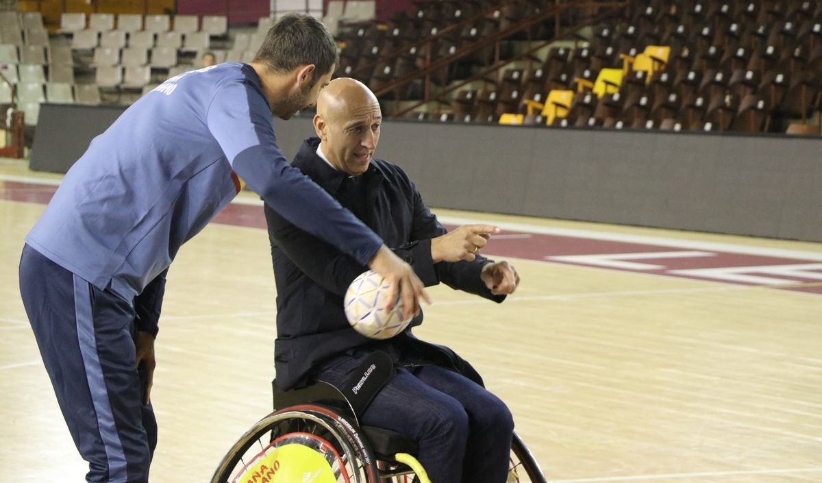 La selección nacional de balonmano en silla de ruedas finaliza su concentración en León antes de acudir al Mundial de Portugal que empieza el viernes