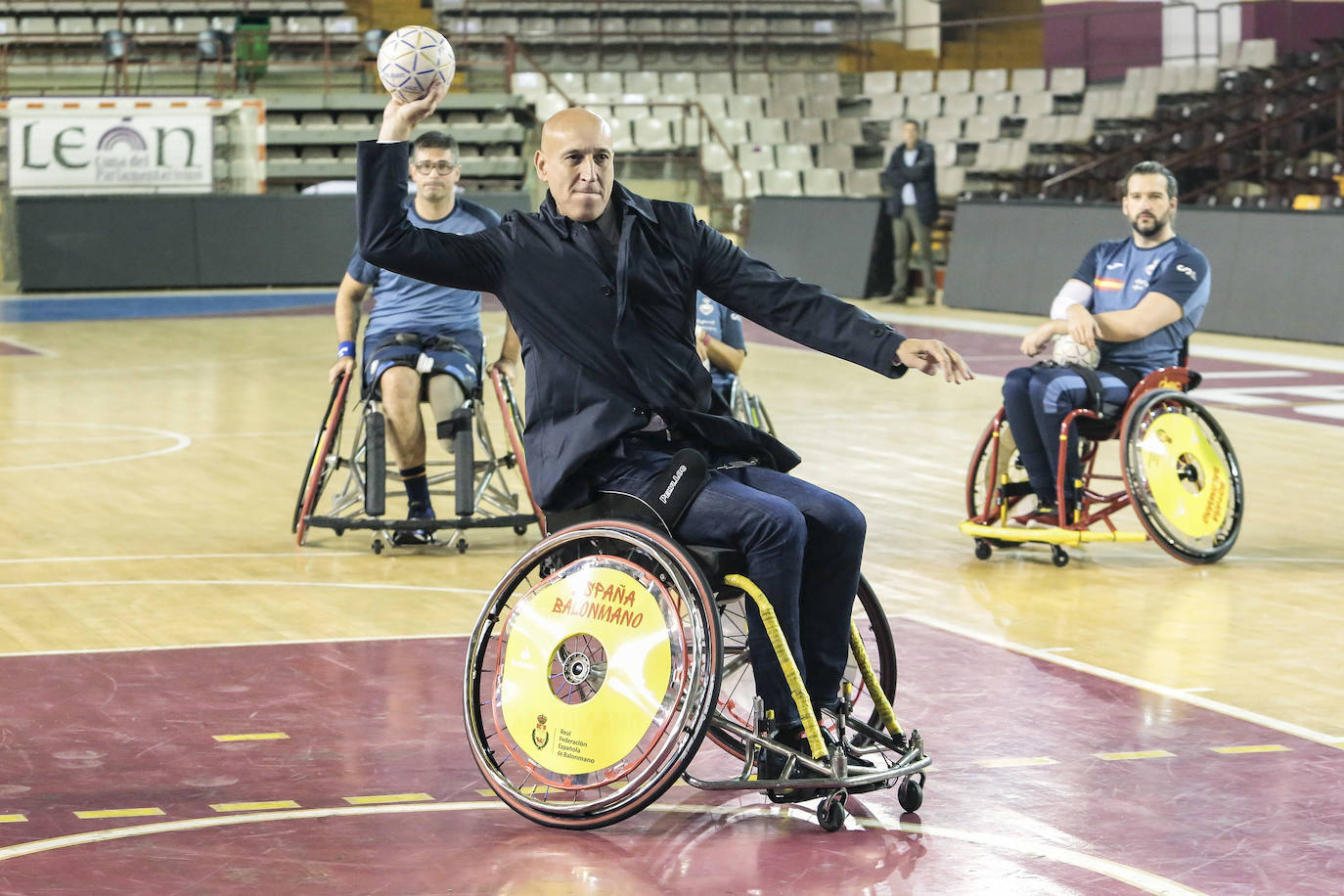 La selección nacional de balonmano en silla de ruedas finaliza su concentración en León antes de acudir al Mundial de Portugal que empieza el viernes