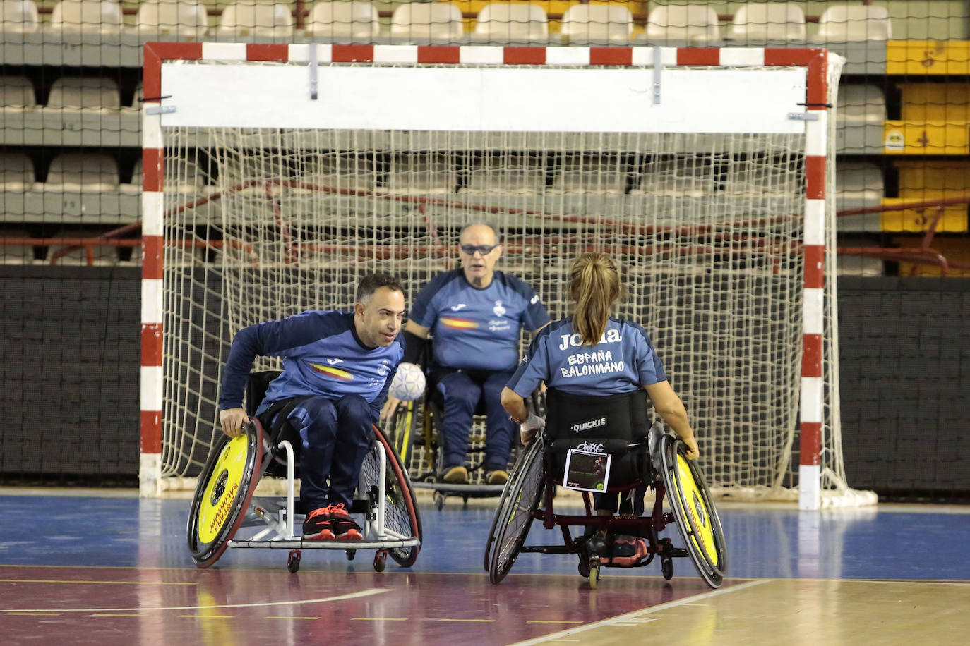 La selección nacional de balonmano en silla de ruedas finaliza su concentración en León antes de acudir al Mundial de Portugal que empieza el viernes