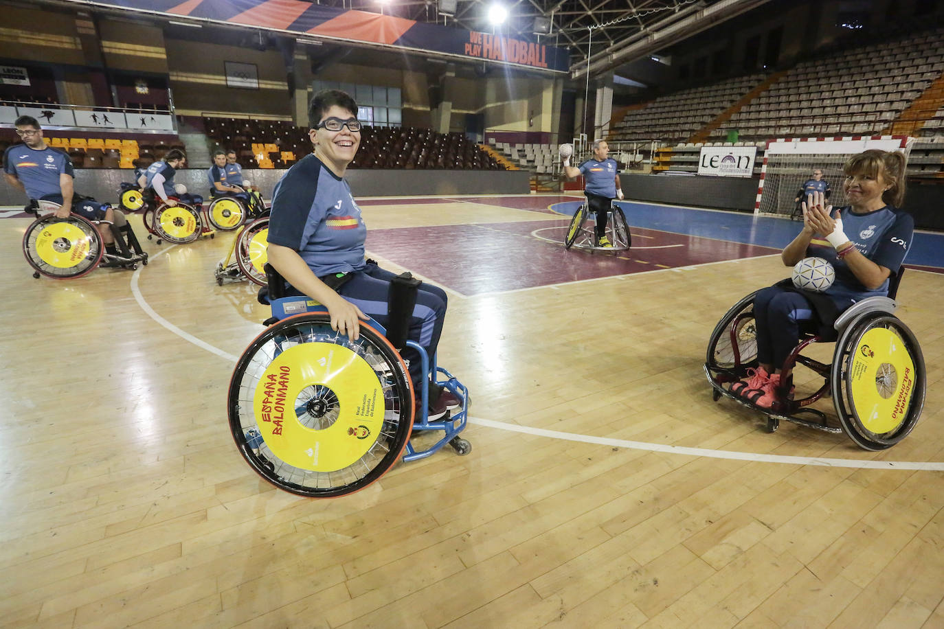 La selección nacional de balonmano en silla de ruedas finaliza su concentración en León antes de acudir al Mundial de Portugal que empieza el viernes