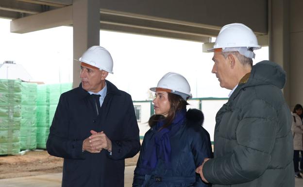 El nuevo pabellón de Puente Castro estará dispuesto en dos plantas y cuatro volúmenes prismáticos de diferentes tamaños y alturas que alojaran diversos usos y utilidades.