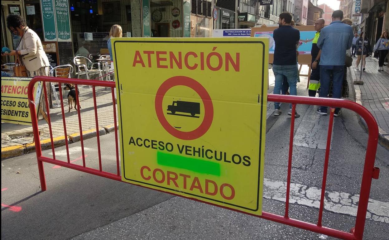 Obras de urbanización de la calle Real donde se implantará la Zona de Bajas Emisiones.