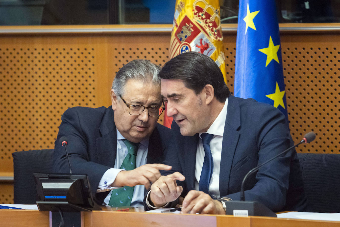 El consejero de Medio Ambiente, Vivienda y Ordenación del Territorio, Juan Carlos Suárez-Quiñones, mantiene reuniones en el Parlamento Europeo para informar sobre el impacto que están teniendo las políticas del Gobierno de España sobre el lobo para el medio rural, la biodiversidad, el sector primario y, particularmente, la ganadería extensiva.