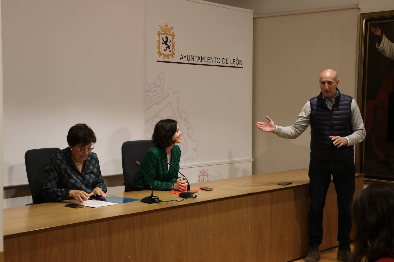 El Psoe de León cierra su ciclo de conferencias por los 40 años de la victoria de Felipe González con una charla impartida por la diputada nacional Andrea Fernández y la profesora Elena Aguado sobre la justicia social en España.