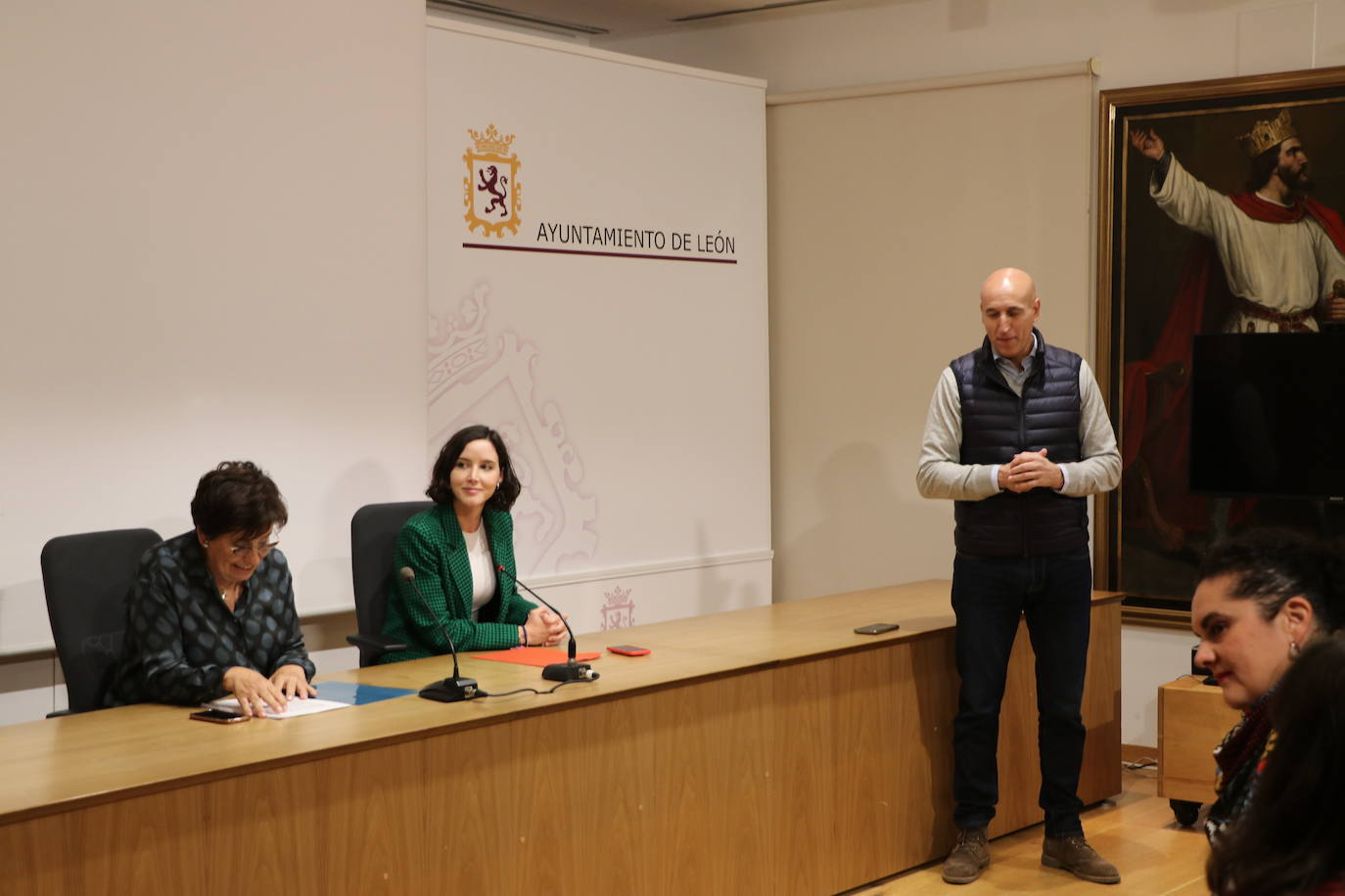 El Psoe de León cierra su ciclo de conferencias por los 40 años de la victoria de Felipe González con una charla impartida por la diputada nacional Andrea Fernández y la profesora Elena Aguado sobre la justicia social en España.