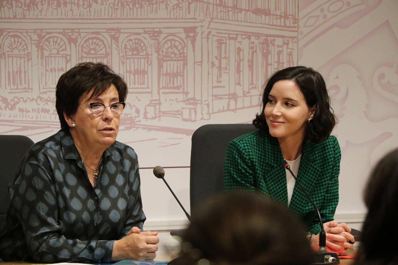 El Psoe de León cierra su ciclo de conferencias por los 40 años de la victoria de Felipe González con una charla impartida por la diputada nacional Andrea Fernández y la profesora Elena Aguado sobre la justicia social en España.