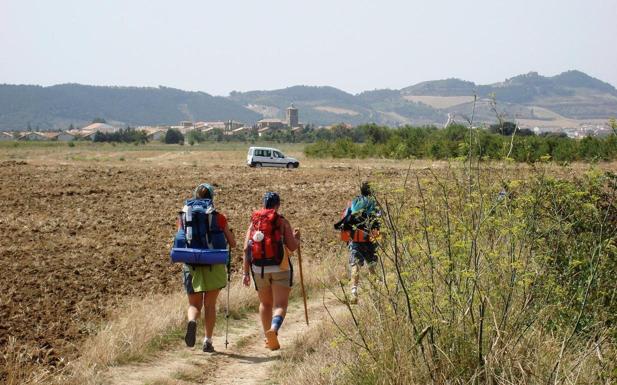 El portavoz popular incide que las actuaciones en el Camino de Santiago son el mejor ejemplo de cómo gestiona el equipo de gobierno de la Diputación. «Las obras se presupuestaron en 2020. 