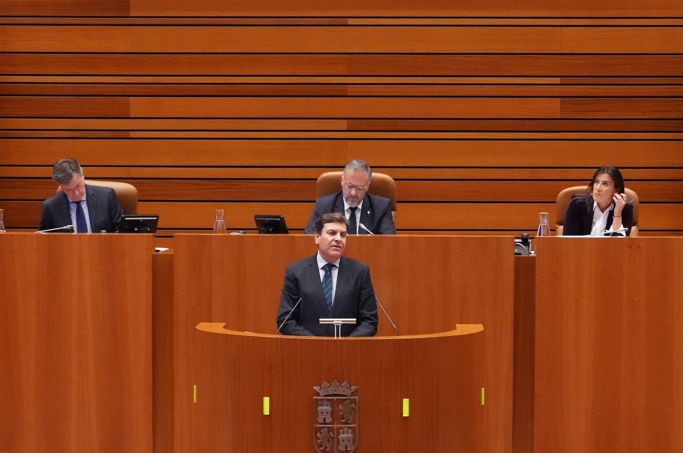 El presidente de las Cortes Carlos Pollán durante el Pleno de las Cortes de Castilla y León para el debate y votación de las enmiendas a la totalidad del proyecto de ley de Presupuestos Generales de la Comunidad para 2023 y del Proyecto de Ley de Medidas Tributarias, Financieras y Administrativas.