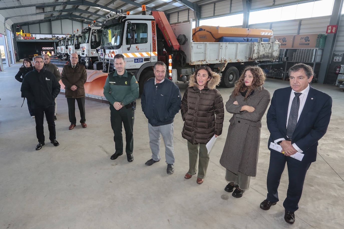 La consejera de Movilidad y Transformación Digital, María González Corral, visita las instalaciones del nuevo centro de conservación de la A-231 en Bercianos del Real Camino.