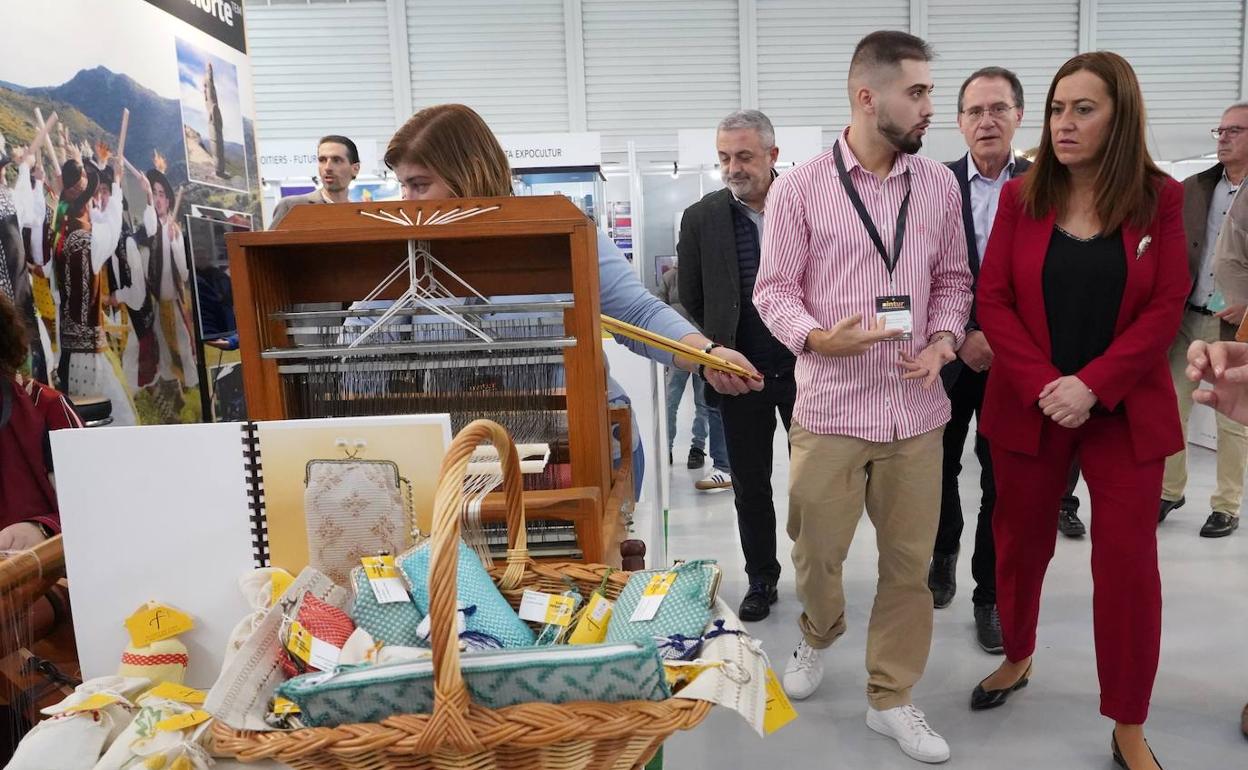 La delegada del Gobierno en Castilla y León, Virginia Barcones, visita Intur, acompañada de los subdelegados de las diferentes provincias de la comunidad.