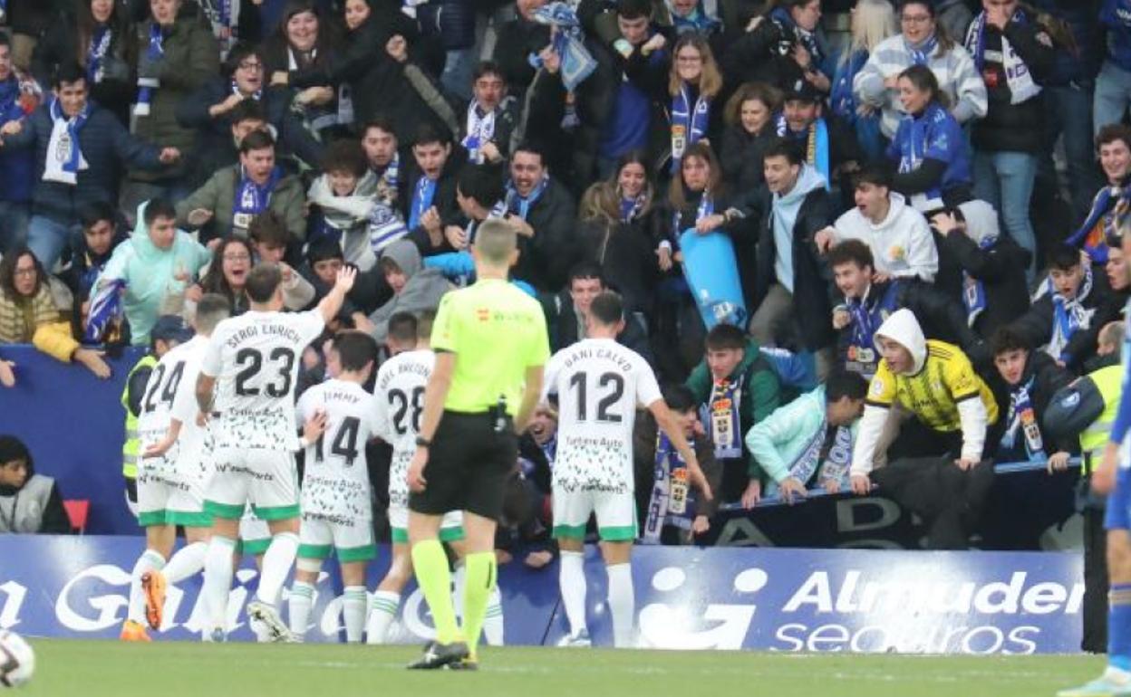 Momento en el que cedió la valla en El Toralín.